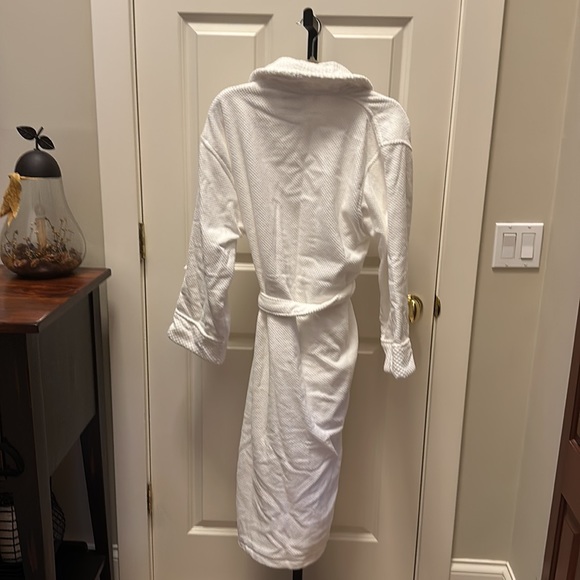 DOWNTOWN COMPANY women’s SPA COLLECTION VELOUR BATHROBE - Picture 14 of 14
